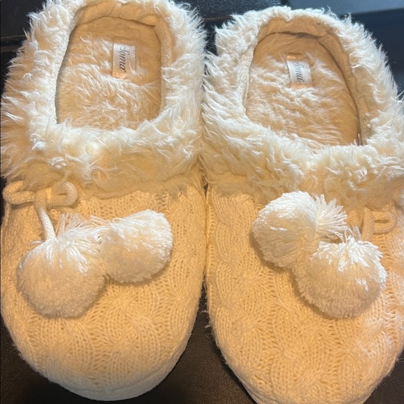 Slippers 💕🌸💕 - Picture 2 of 4